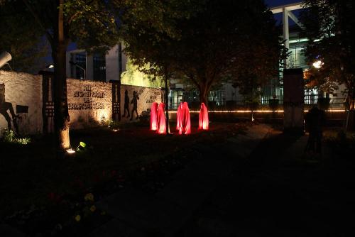 festival-of-lights-berliner-mauer-parlament-der-baeume-ben-wagin-timeguards-manfred-kielnhofer-kili