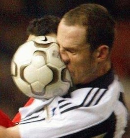 b1-r_p_200239_1_db_ball_im_gesicht8