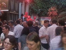 Die SPD Berlin feierte am Abend den 150.Geburtstag der Partei. Mehrere Tausend Genossinnen und Genossen waren in die Kalkscheune im Zentrum der Hauptstadt gekommen. Die Partei hatte Bier und Würstchen spendiert. (Foto: Ronald Lässig)