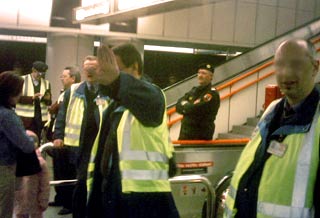 ein grinser, ein anonymizer und ein selbstzufriedener polizist