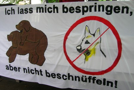 Ich lasse mich bespringen, aber nicht beschnüffeln. Ich lasse mich bespringen, aber nicht beschnüffeln.