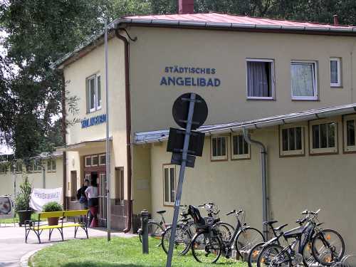 entrance to the angelibad