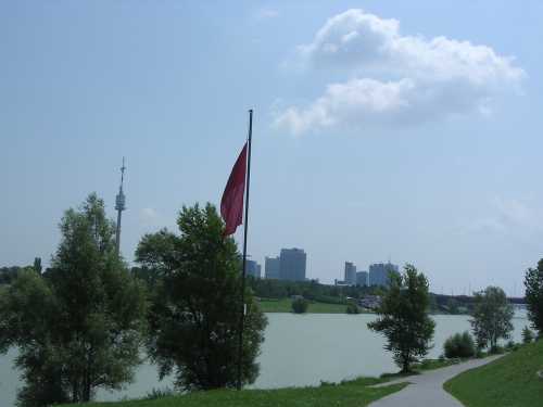 forbidden water fun at the "donauinsel"