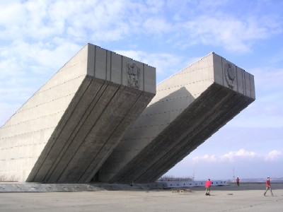 ww2 memorial in hrabyne