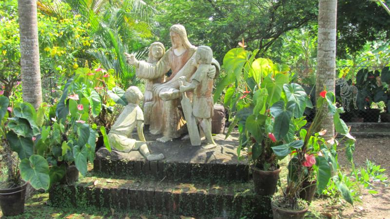 Jesus und ein Kind mit einem Cricketschläger ...