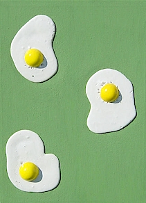 Spiegeleier-auf-gruenem-Grund