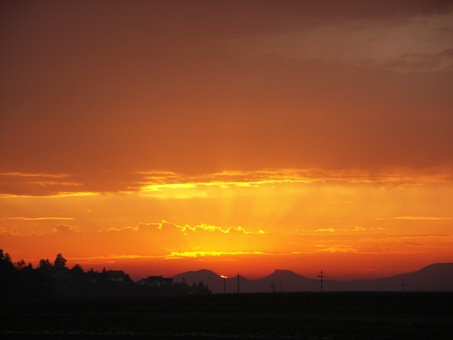 Sonnenuntergang-Richtung-Jura