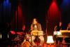 Die ganze Band praesent und gut im Licht
