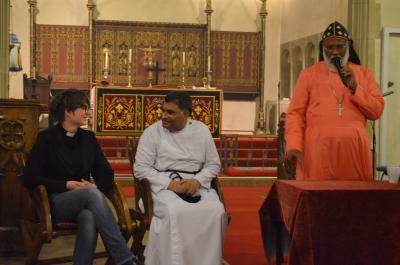 Der Pfarrer der indischen Mar Thoma-Gemeinde und ich nach einem gemeinsamen Gottesdienst in unserer Kirche.