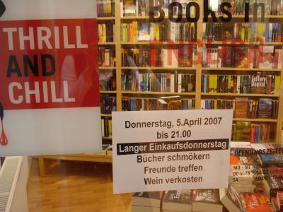 langer-Einkaufsdonnerstag-in-Buchhandlung-Thrill-and-Chill1