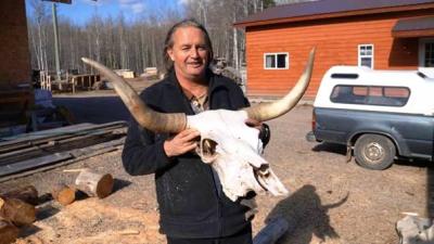 Farmer Cliff mit Stierschaedel Farmer Cliff mit Stierschaedel