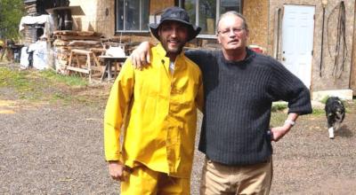 In Regenklamotte mit Farmer Cliff In Regenklamotte mit Farmer Cliff