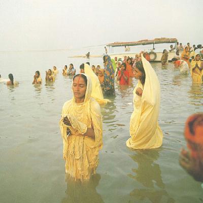 https://www.mc.maricopa.edu/~tomshoemaker/hindu/ganges.jpg