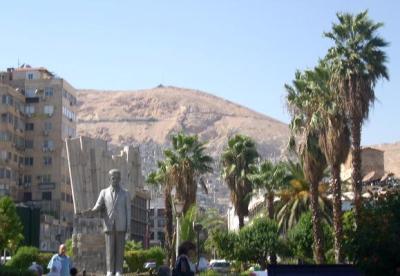 Assad, Palmen, Berge