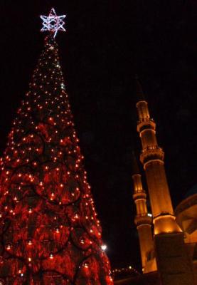 Weihnachtsbaum und Moschee