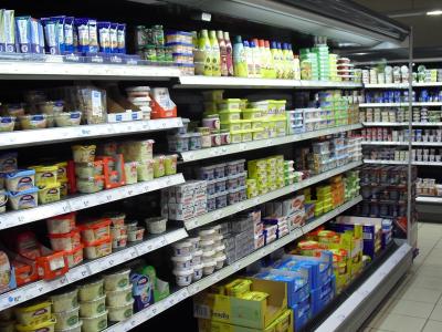 Regale voller Fertigprodukte. Was steckt drin? Regale voller Fertigprodukte. Was steckt drin?