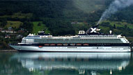 Die Century der "Celebrity Cruise" in Olden, Norwegen.