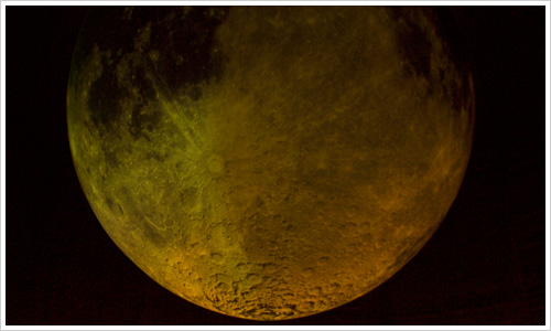 Der Mond im Gasometer Oberhausen