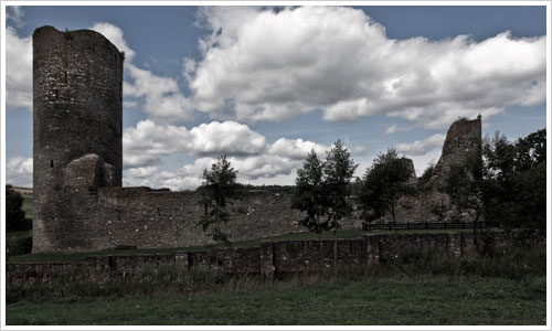 Eine Burgruine im Hunsrück