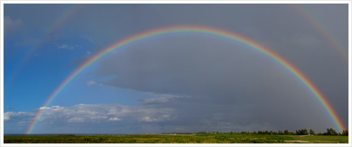 Ein voller 180 Grad Regenbogen