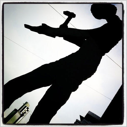 Eine Skulptur in Frankfurt