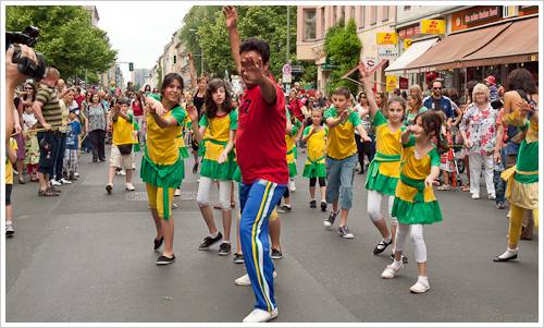 Tanzgruppe in Berlin zum Karneval der Kulturen