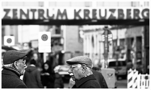 Zwei Männer am Kottbusser Tor