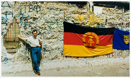 Die Mauer 1990 schwer durchlöchert Die Mauer 1990 schwer durchlöchert