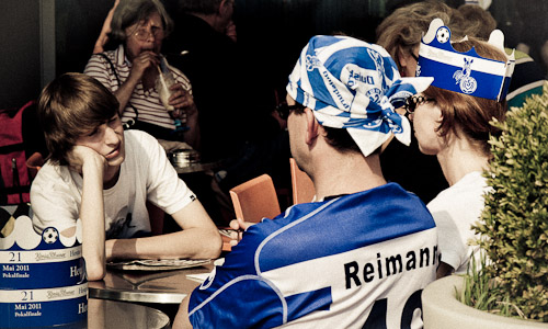 Fußballfans am Hauptbahnhof