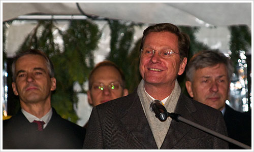 Guido Westerwelle am Mikrofon