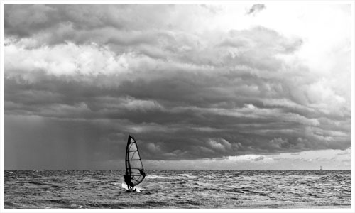 Surfer an der Ostseeküste