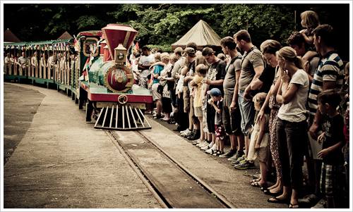 Diesellok mit Menschen Diesellok mit Menschen