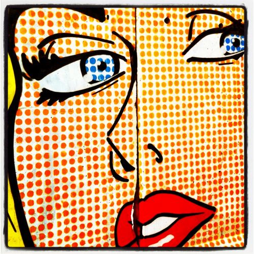 Motiv nach Roy Lichtenstein auf Mauersegment am Spreeufer