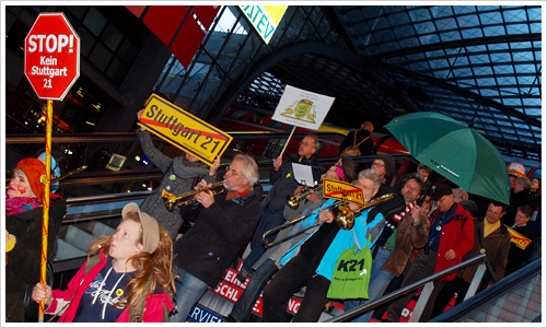 Die S21 Gegner im Berliner Hauptbahnhof