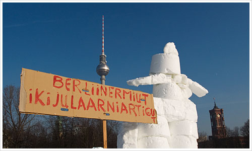 Schneemann mit Schild Schneemann mit Schild