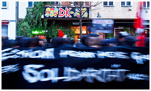 Demonstrationszug verwischt