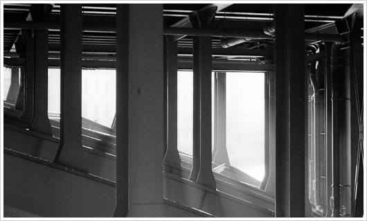 Stahlträger unter der S-Bahn Brücke Friedrichstraße