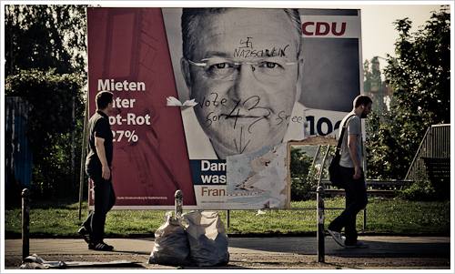 Beschmiertes Wahlplakat der CDU Beschmiertes Wahlplakat der CDU