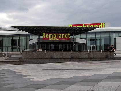 Vor dem Kulturforum Potsdamer Platz