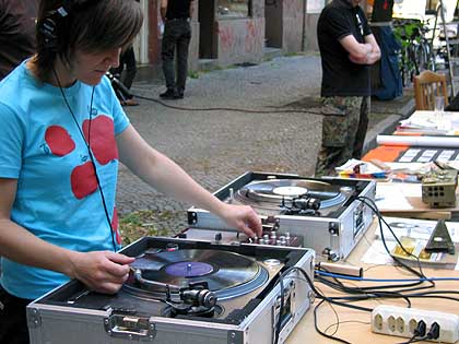 Auf dem Straßenfest in der Weisestraße